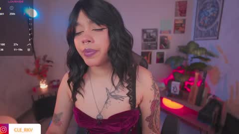 JULIE UWU online show from April 5, 9:23 pm