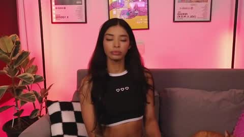 Snapshot of violettgrey_ chatting on April 19, 3:17 am Violet online show from April 19, 3:17 am