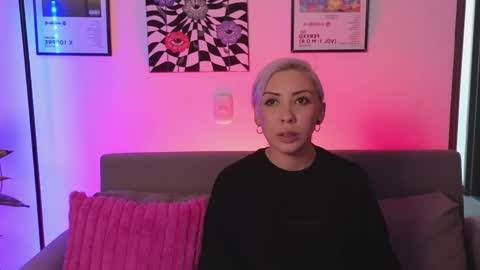 Snapshot of violettgrey_ chatting on May 17, 2:31 am Violet online show from May 17, 2:31 am