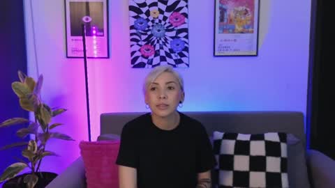 Snapshot of violettgrey_ chatting on May 19, 1:11 am Violet online show from May 19, 1:11 am
