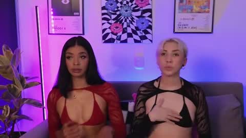 Snapshot of violettgrey_ chatting on May 24, 12:26 am Violet online show from May 24, 12:26 am