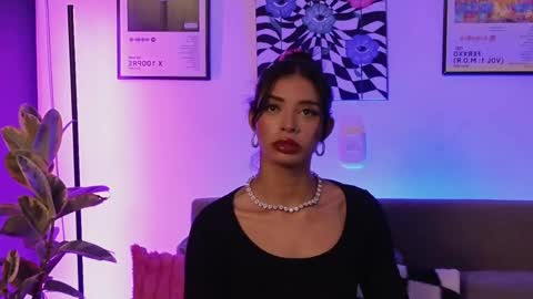 Snapshot of violettgrey_ chatting on June 2, 2:46 am Violet online show from June 2, 2:46 am