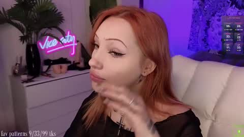 Snapshot of violetvio1ator chatting on November 14, 3:49 am Dommy mommy online show from November 14, 3:49 am