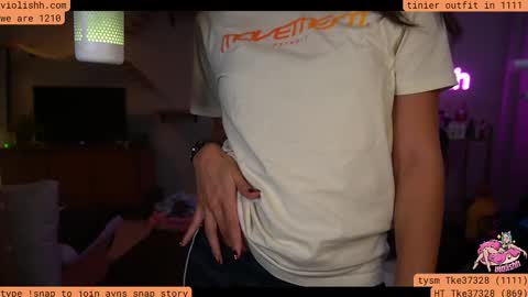 Snapshot of violishh chatting on November 14, 1:04 am follow me on twitter violishh and ig violishh online show from November 14, 1:04 am