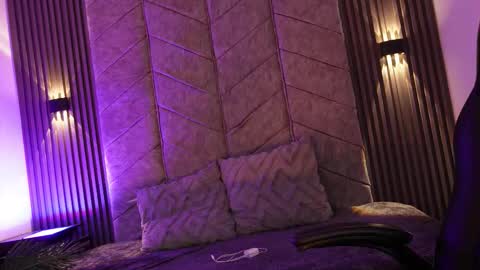 viollettebylyly online show from February 23, 1:08 pm