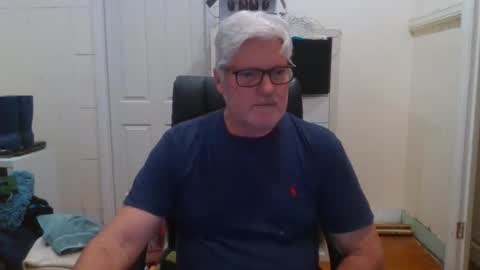 Snapshot of viper654321 chatting on December 6, 7:43 am viper654321 online show from December 6, 7:43 am