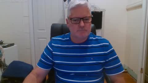 Snapshot of viper654321 chatting on February 2, 6:04 am viper654321 online show from February 2, 6:04 am