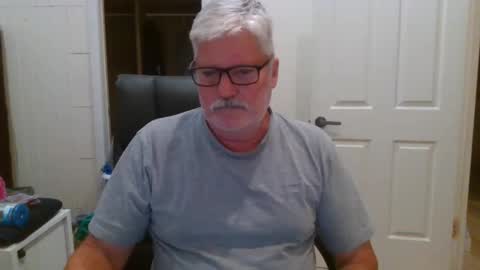 Snapshot of viper654321 chatting on November 25, 8:14 am viper654321 online show from November 25, 8:14 am