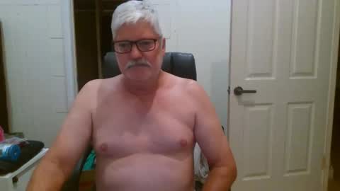 Snapshot of viper654321 chatting on December 1, 7:35 am viper654321 online show from December 1, 7:35 am