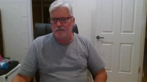 Snapshot of viper654321 chatting on December 3, 7:49 am viper654321 online show from December 3, 7:49 am