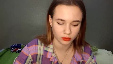 Mia online show from October 17, 11:02 am
