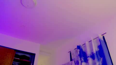 Snapshot of virtualchica chatting on December 22, 3:47 am Minerva online show from December 22, 3:47 am