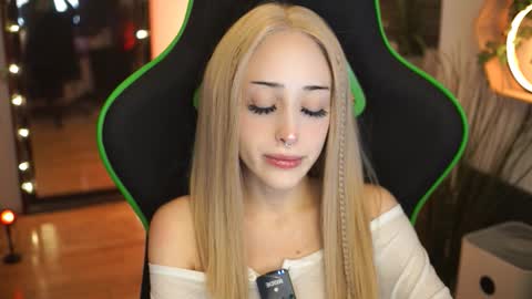 Snapshot of virtualexis chatting on November 30, 10:47 pm virtualexis online show from November 30, 10:47 pm