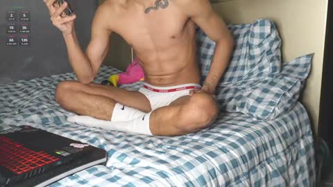 Snapshot of vito_benz chatting on January 27, 4:09 am VITO BENZ online show from January 27, 4:09 am