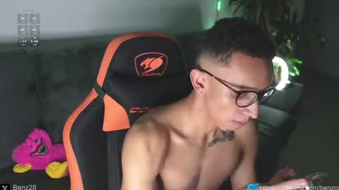 Snapshot of vito_benz chatting on February 14, 11:20 pm VITO BENZ online show from February 14, 11:20 pm