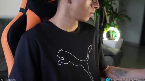 Snapshot of vito_benz chatting on February 25, 11:00 pm VITO BENZ online show from February 25, 11:00 pm