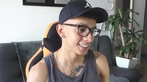 Snapshot of vito_benz chatting on October 25, 4:24 pm VITO BENZ online show from October 25, 4:24 pm