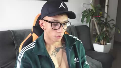 Snapshot of vito_benz chatting on October 27, 12:09 pm VITO BENZ online show from October 27, 12:09 pm