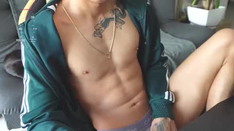 Snapshot of vito_benz chatting on November 8, 2:50 pm VITO BENZ online show from November 8, 2:50 pm