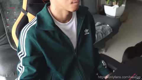 Snapshot of vito_benz chatting on November 20, 8:08 pm VITO BENZ online show from November 20, 8:08 pm