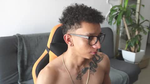 Snapshot of vito_benz chatting on November 29, 2:20 pm VITO BENZ online show from November 29, 2:20 pm