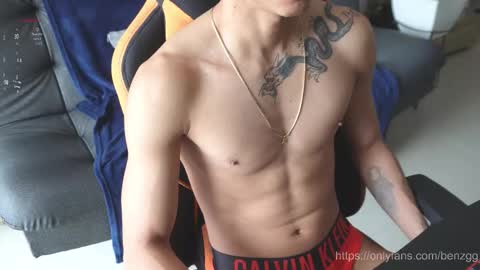 Snapshot of vito_benz chatting on December 5, 6:04 pm VITO BENZ online show from December 5, 6:04 pm