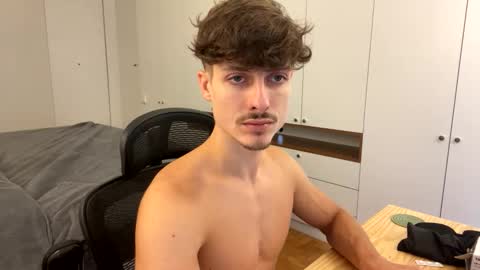 Snapshot of vitoraugustoxxx chatting on December 18, 12:11 pm vitoraugustoxxx online show from December 18, 12:11 pm