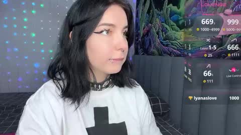 Vivi   online show from December 15, 9:30 pm