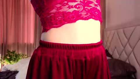 Snapshot of vivi_ennes chatting on September 18, 7:32 am You like my friends can call me LUNA This is my first day here online show from September 18, 7:32 am