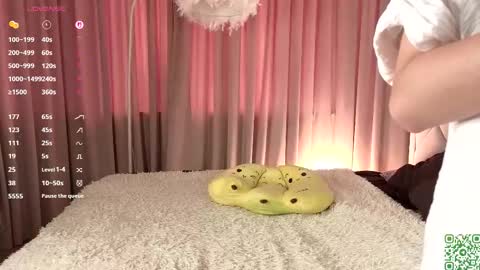 Snapshot of vivi_ennes chatting on November 5, 7:30 am You like my friends can call me LUNA This is my first day here online show from November 5, 7:30 am