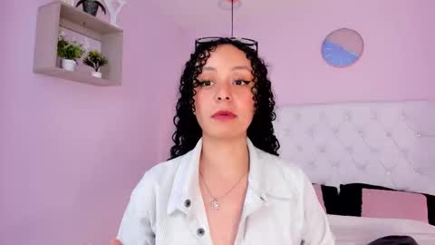 Vivi online show from November 22, 3:49 am