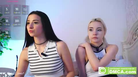 Snapshot of vivi_uwu chatting on November 21, 12:59 pm Vivi online show from November 21, 12:59 pm