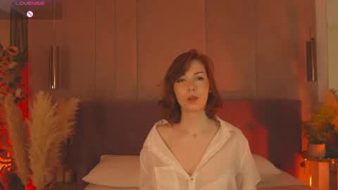Snapshot of vivi_west chatting on April 18, 6:01 pm vivi_west online show from April 18, 6:01 pm