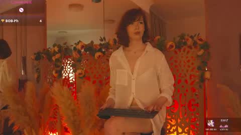 Snapshot of vivi_west chatting on April 18, 7:07 pm vivi_west online show from April 18, 7:07 pm