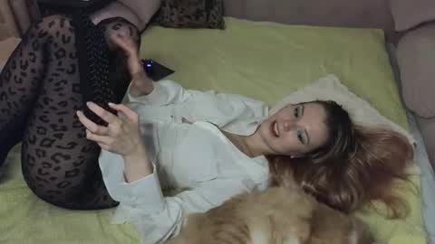 Snapshot of vivian_alison chatting on January 31, 8:18 pm vivian_alison online show from January 31, 8:18 pm