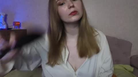 Snapshot of vivian_alison chatting on April 23, 6:54 pm vivian_alison online show from April 23, 6:54 pm