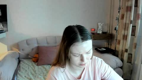 Snapshot of vivian_alison chatting on April 26, 3:32 pm vivian_alison online show from April 26, 3:32 pm