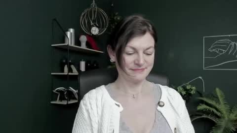Snapshot of vivian_dream chatting on April 22, 7:00 am Vivian online show from April 22, 7:00 am