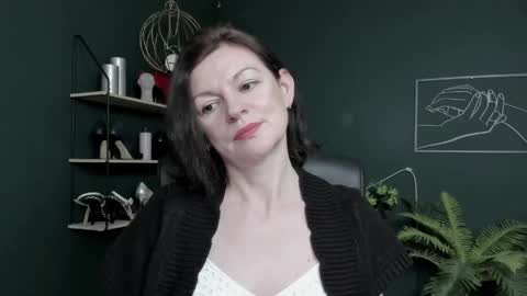Snapshot of vivian_dream chatting on May 15, 6:31 am Vivian online show from May 15, 6:31 am