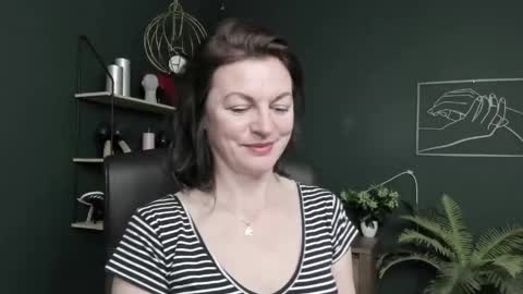 Snapshot of vivian_dream chatting on May 21, 6:42 am Vivian online show from May 21, 6:42 am