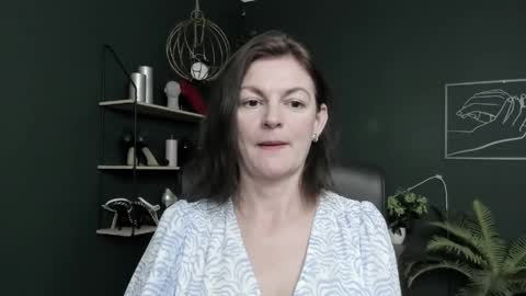 Snapshot of vivian_dream chatting on May 28, 6:00 am Vivian online show from May 28, 6:00 am
