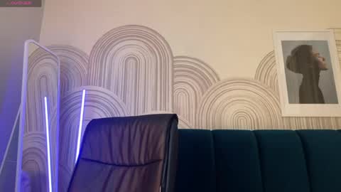 Vivian Evans online show from April 9, 1:05 am