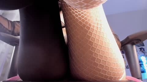 vivian_qwerty online show from December 2, 7:25 am