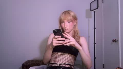 Snapshot of vivianlayxxx chatting on June 17, 11:38 pm vivian layy online show from June 17, 11:38 pm