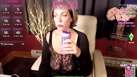 Snapshot of vivianluxe chatting on November 13, 3:16 am VivianLuxe online show from November 13, 3:16 am