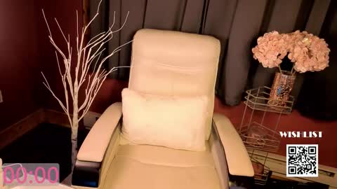 Snapshot of vivianluxe chatting on November 28, 4:59 am VivianLuxe online show from November 28, 4:59 am