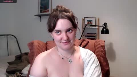 Snapshot of vivianmarble chatting on July 5, 12:39 am Lela online show from July 5, 12:39 am