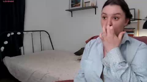 Snapshot of vivianmarble chatting on July 5, 8:38 pm Lela online show from July 5, 8:38 pm
