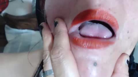 Snapshot of vivianmature1 chatting on May 12, 9:12 pm vivianmature1 online show from May 12, 9:12 pm