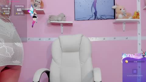 Snapshot of vivianne_scott chatting on December 30, 12:20 pm Vivi online show from December 30, 12:20 pm